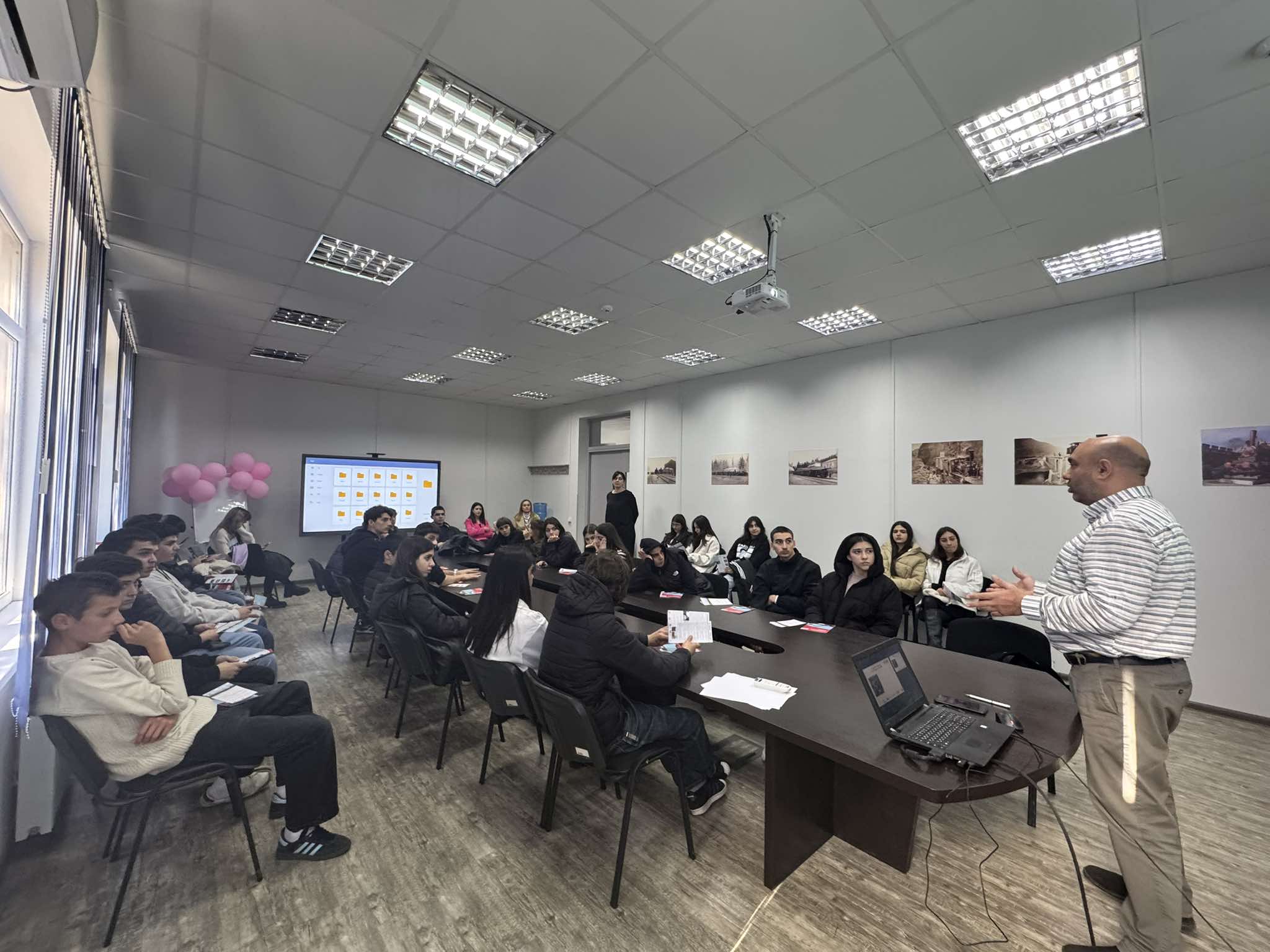 ა(ა)იპ სარკინიგზო ტრანსპორტის კოლეჯმა სკოლის მოსწავლეებს უმასპინძლა